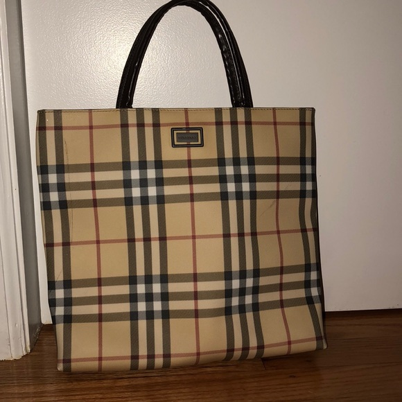 Burberry Handbags - Burberry purse